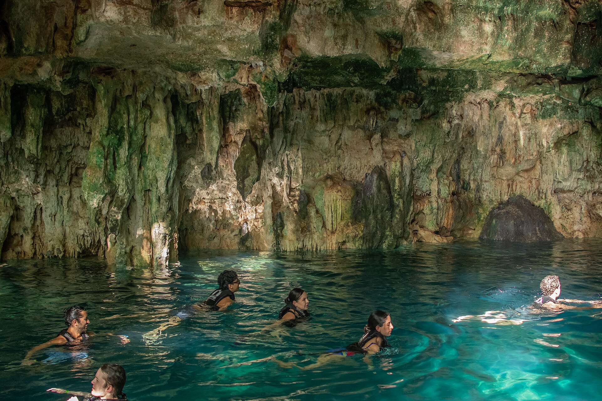 Hacienda Mucuyché + 2 Cenotes + Oxkintok 4