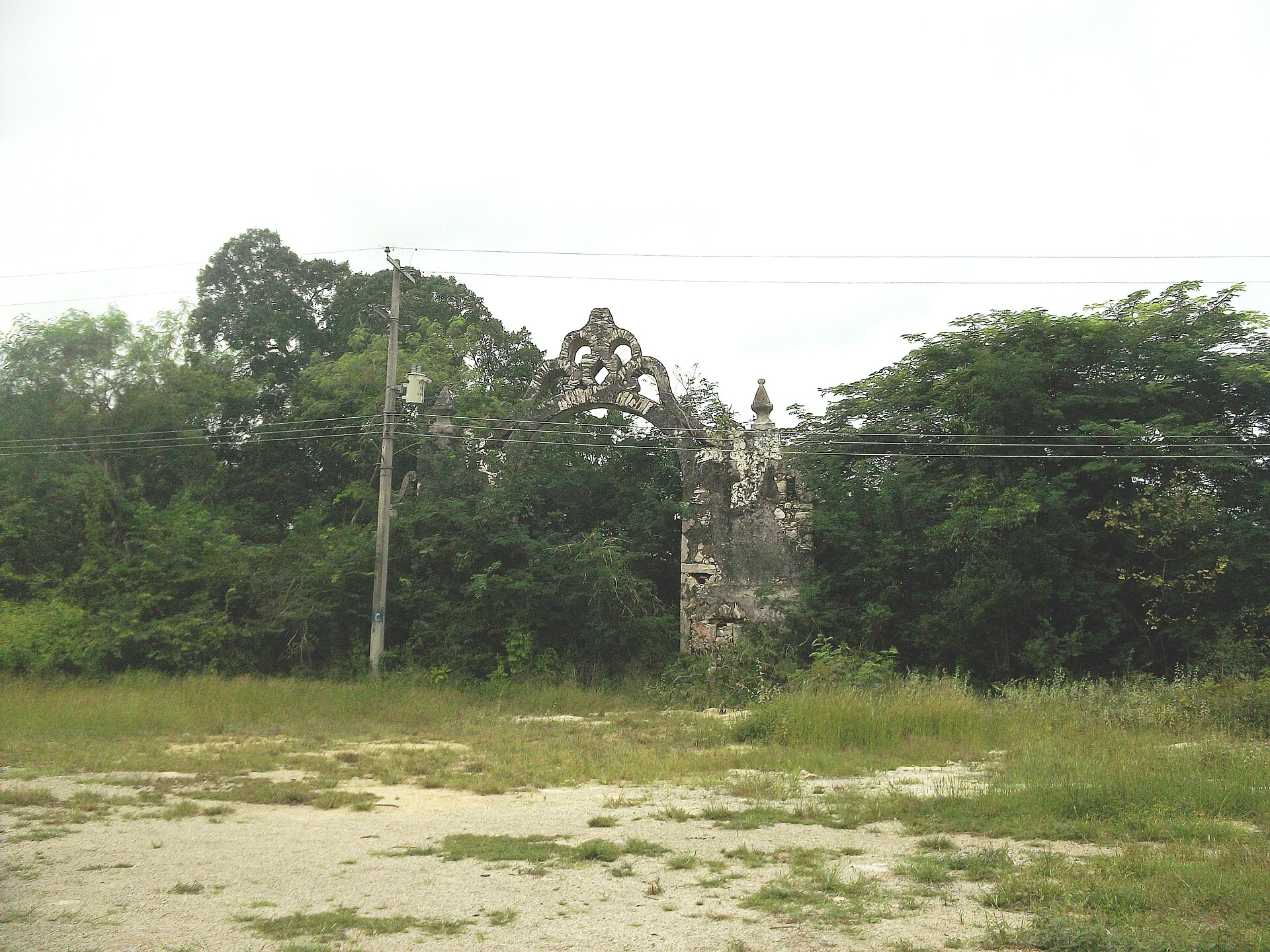 Hacienda Mucuyché + 2 Cenotes + Oxkintok 2